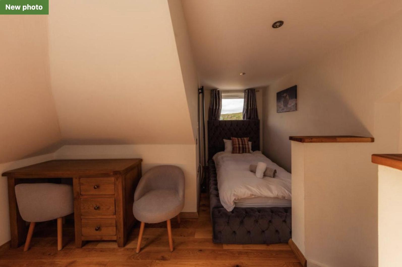 Luxury Cottage With Stunning Views Near Fairy Pools - School House 3 Карбост Екстериор снимка