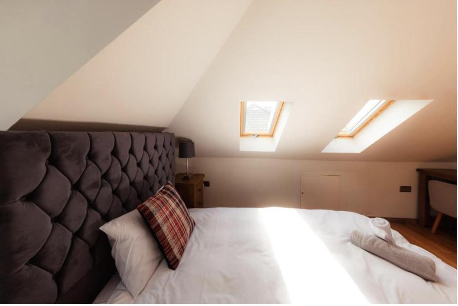 Luxury Cottage With Stunning Views Near Fairy Pools - School House 3 Карбост Екстериор снимка