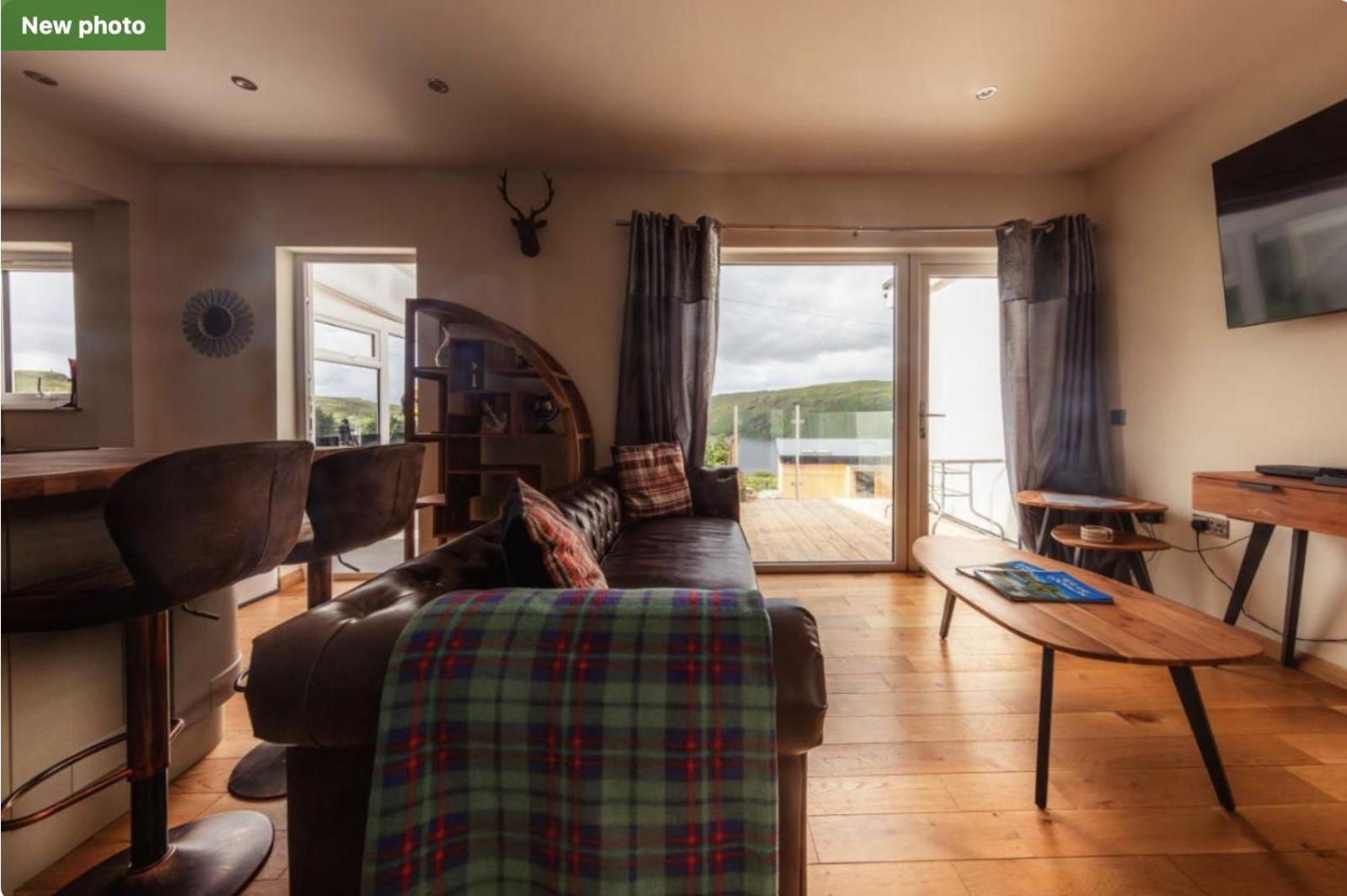 Luxury Cottage With Stunning Views Near Fairy Pools - School House 3 Карбост Екстериор снимка