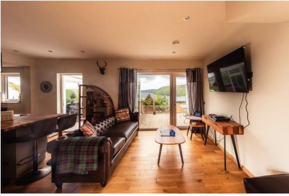 Luxury Cottage With Stunning Views Near Fairy Pools - School House 3 Карбост Екстериор снимка